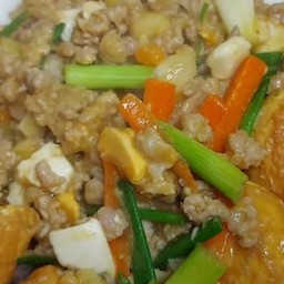 ข้าว ราดเต้าหู้ไข่ผัดไข่เค็ม