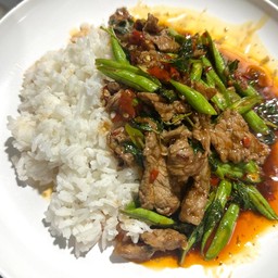 ผัดกระเพราเนื้อ