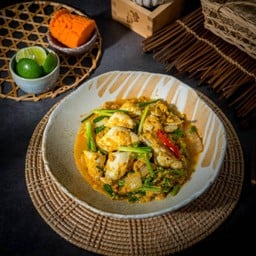 เนื้อปูก้อนผัดผงกะหรี่