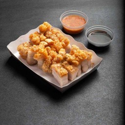 หมูกรอบ size L (ฟรี 2 น้ำจิ้มผงซอส)