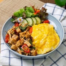 ข้าวกล้อง ผัดกะเพราเทมเป้ ไข่ลาวา