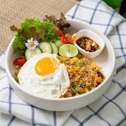 ข้าวผัดควินัวธัญพืช ไข่ดาว