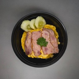 ข้าวไข่ข้นเบคอนรมควัน