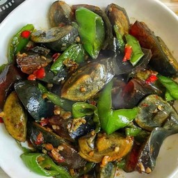 ไข่เยี่ยวม้าผัดพริก เผ็ดร้อนอร่อยถึงใจ