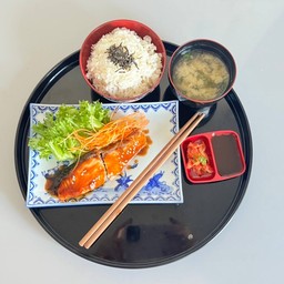 ชุดเซ็ตข้าวแซลมอนย่างเทอริยากิ