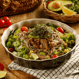 สลัดเนื้อย่างโซบะญี่ปุ่น