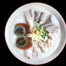 โจ๊กหมูเด้งเครื่องในไข่เยี่ยวม้า ฟรีน้ำเปล่า 1 ขวด มูลค่า 15 บาท