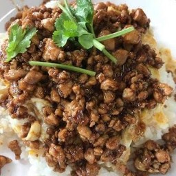 หมูสับกระเทียม ราดข้าว