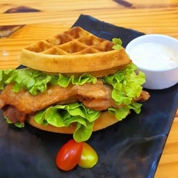 วัฟเฟิลเนยสดเบอร์เกอร์ไ่ก่ (สะโพกไก่ 1 ชิ้น) New Product!!