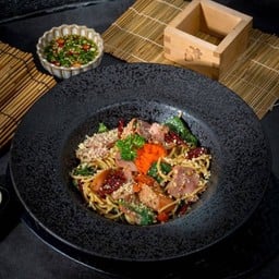 สปาเก็ตตี้ไส้กรอก-เบคอนพริกแห้งไข่กุ้ง