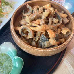 หนังปลาแซลมอนทอดกรอบ