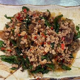 กะเพราไข่เยี่ยวม้า