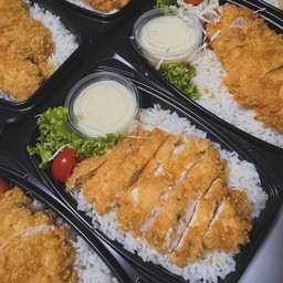 ข้าวไก่ทอด ซอสมะนาว 