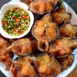 ปลาดุกทอดน้ำปลา+พริกน้ำปลา