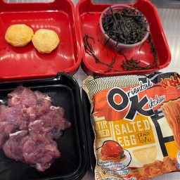 เต้าหู้ชีส สาหร่าย หมูนุ่ม มาม่ารสผัดไข่เค็ม