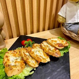 ขนมปังกระเทียมชีส