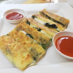 โรตีผักโขมชีส (Roti with Spinach and mozzarella cheese)