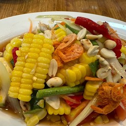 ตำข้าวโพดใส่ปูปลาร้า