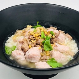 ข้าวต้มหมูเด้ง ฟรีน้ำเปล่า 1 ขวด มูลค่า 15 บาท