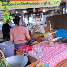 คุณไก่หมี่กรอบ