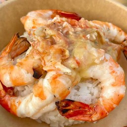 ข้าวกุ้งแกะ กุ้งตัวเมีย หัวแก้ว ตัวใหญ่ 5 ตัว (ไซส์ 15-18 ตัวโล)