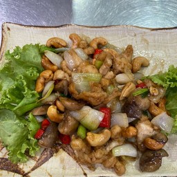 ไก่ผัดเม็ดมะม่วง