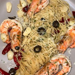 สปาเก็ตตี้กุ้งผัดพริกแห้งกระเทียม