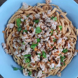 เส้นกรอบยำแห้ง