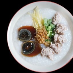 โจ๊กหมูเด้งไข่เยี่ยวม้า ฟรีน้ำเปล่า1ขวดมูลค่า 15บาท
