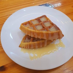 วัฟเฟิลเนยสด นุ่ม และหอมมว๊ากก (2 ช้ิน)