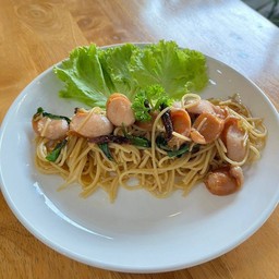 สปาเก็ตตี้ไส้กรอกไก่ผัดพริกแห้ง