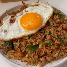 กะเพราคลุกข้าว+ไข่ดาวลาวา