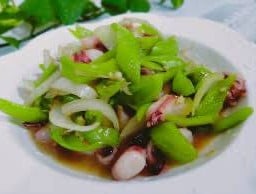 พริกหยวกปลาหมึก ราดข้าว