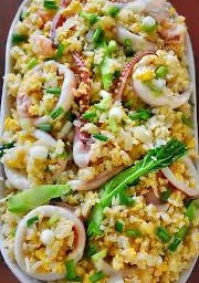 ข้าวผัดปลาหมึก