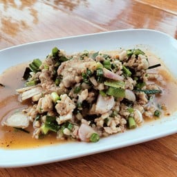 ลาบหมู ไก่ เนื้อ (กับข้าว)