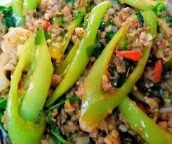 พริกหยวกหมูสับ ราดข้าว