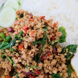 ข้าวกะเพราหมูสับ+ไข่เจียว+โค้ก