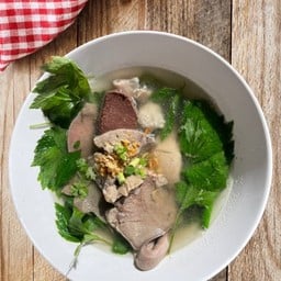 ต้มเลือดหมูจักรวาล