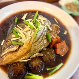 หัวปลาแซลมอนต้มซีอิ๊ว