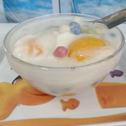 บัวลอยมะพร้าวอ่อนใส่ไข่ พิเศษ
