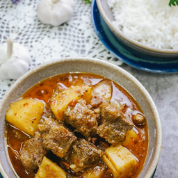 โรตีคู่แกงมัสมั่นเนื้อ