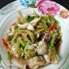 ผัดขิงปลาหมึก ราดข้าว