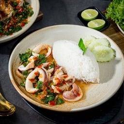 ข้าวกระเพราปลาหมึก