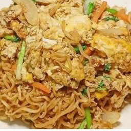 ผัดมาม่าใส่ไข่