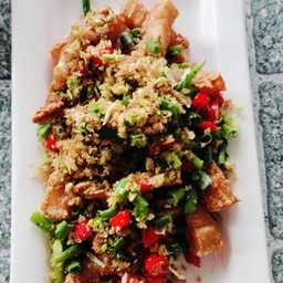 สามชั้นคั่วพริกเกลือ