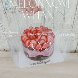 11.ช็อคโกแลตเค้ก 58% ท็อปปิ้งสตอเบอรี่สดจัดเต็ม