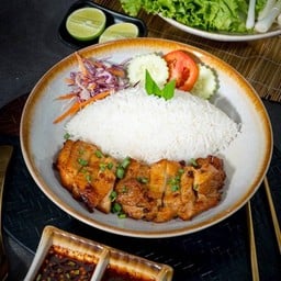 ข้าวหน้าไก่ย่างจิ้มแจ่ว