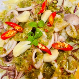 หมึกสดๆ นึ่งมะนาว