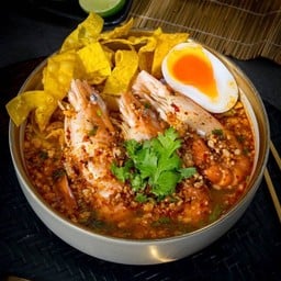 ก๋วยเตี๋ยวต้มยำกุ้งแม่น้ำ