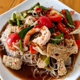 ตำเส้นเล็ก หมูยอ ทะเล